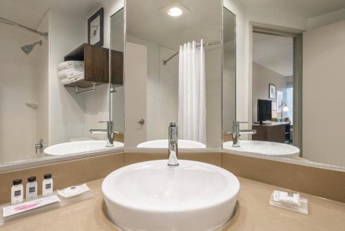 Country Inn & Suites by Radisson, La Crosse, WI in La Crosse, USA