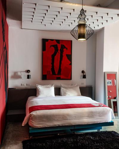 Deluxe Double Room with Balcony - Love Ouch image 1
