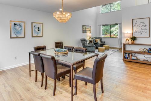 Keowee Key Condo with Lake Access and Community Pools! in Salem, USA