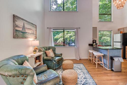 Keowee Key Condo with Lake Access and Community Pools! in Salem, USA