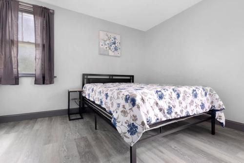 Large 11BR 4BA compound near Niagara Falls, Toronto