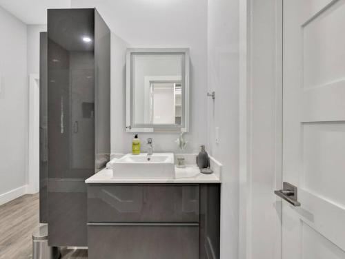 6-min from AA Arena l Modern Home near Downtown in Dallas, USA