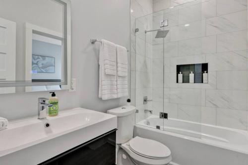 6-min from AA Arena l Modern Home near Downtown in Dallas, USA