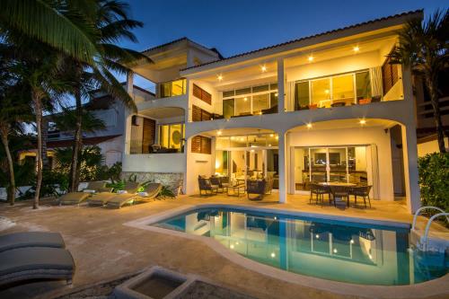 Beachfront with Private Staff in Gated Community, Akumal