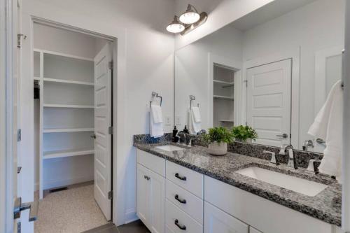 Sleek Townhome near Broadway! in Nashville, USA