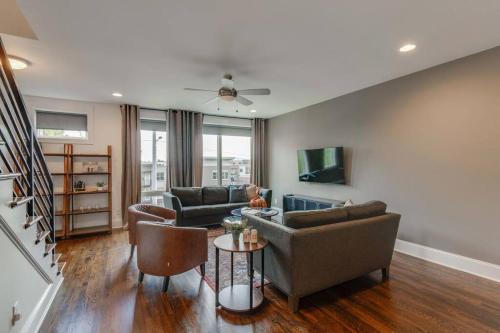 Sleek Townhome near Broadway! in Nashville, USA