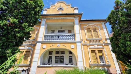 . Romantic Villa - Pápa