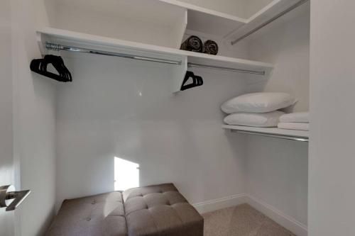 Music City Charmer! 3 Bedrooms-2 miles to Downtown in Nashville, USA