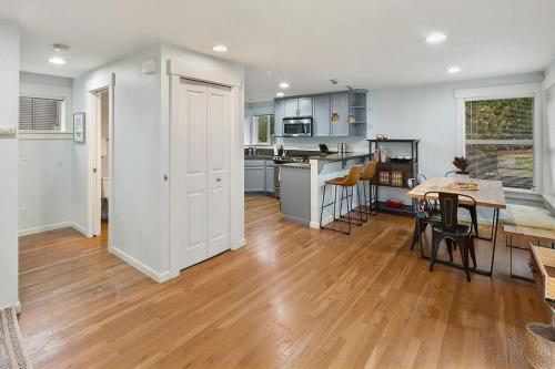 Perch - Aurora Abode, Seattle (photo 9)