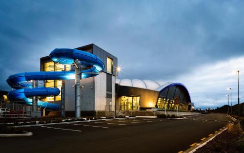 Beachfront Kapiti Sands, up to 25 guests!