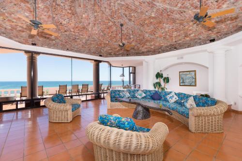 Whale of a Tale in Las Conchas