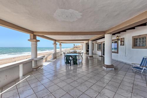 منظر, Beachcomber in Las Conchas