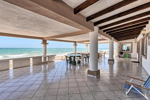 منظر, Beachcomber in Las Conchas