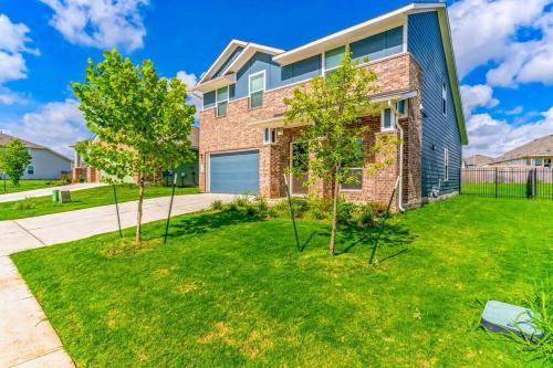 Entire house near airport & COTA in جلينبروك