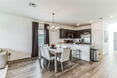 مطبخ, Entire house near airport & COTA in جلينبروك