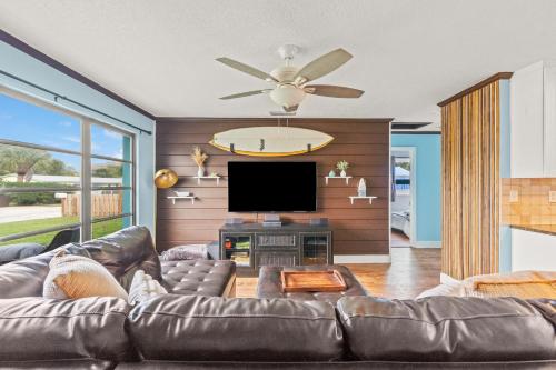 North Palm Beach Surf Shack - Parkyourboat! in North Palm Beach, USA