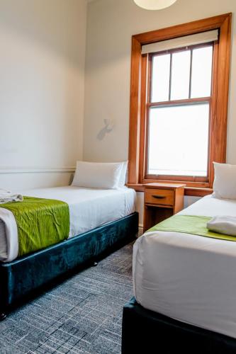 The Cambridge Hotel & Backpackers - image 2