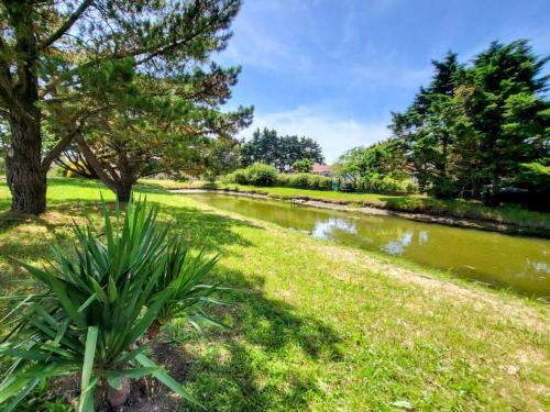 Maison calme, entouree de marais, proche plage et commerces, avec jardin et equipements complets - F in Les Moutiers-en-Retz