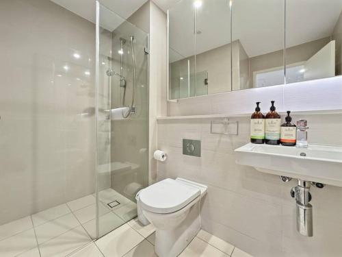 River and Parkside Apt on Meadowbank