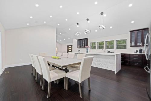 Luxury Retreat Remodeled Home in Rockville, USA
