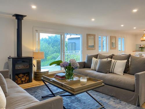 Huckleberry House - a luxurious blissful escape in Berry