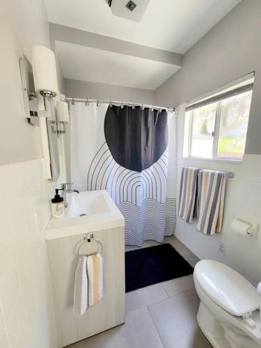 Spacious & Immaculate Haven near Downtown SD - Tap to explore photos