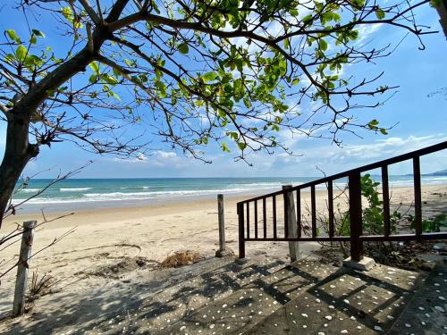 หาดทรายขาวรีสอร์ท หาดทรายขาวรีสอร์ท