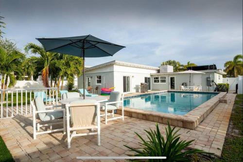 Coral Cottage Pool & Beach & Golf in Cocoa Beach, USA