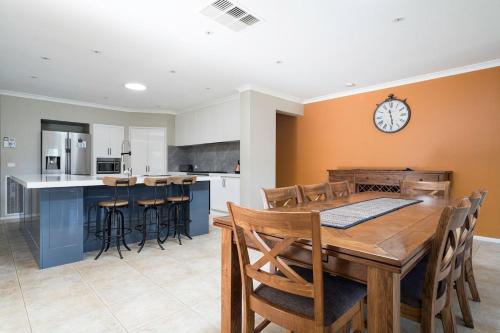 Konyha, Endless Entertainment on the Coast - A Family Oasis in Mornington