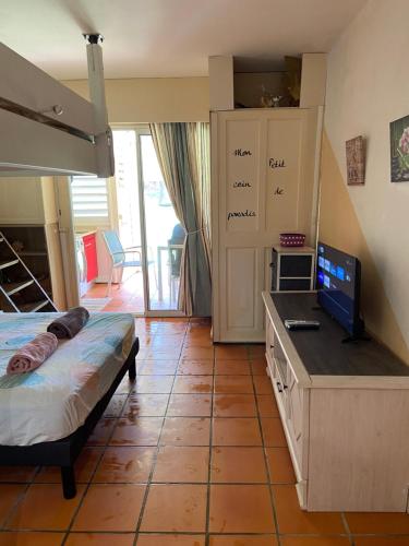 Apartment with Pool View  image 6