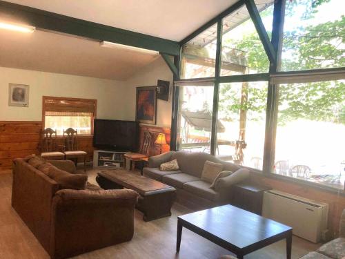 High Falls Bay Cottages, Camping & Waterpark in Bracebridge (ON)