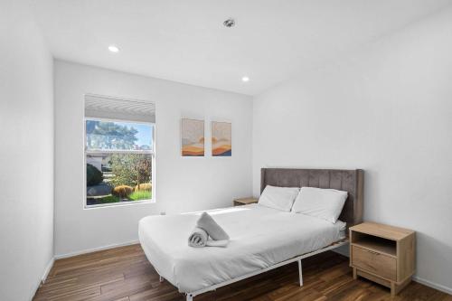 The Glendale Pool House Oasis with Jacuzzi Golf Billiards - Tap to explore photos