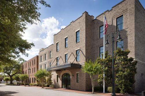 Residence Inn Savannah Downtown Historic District - image 2