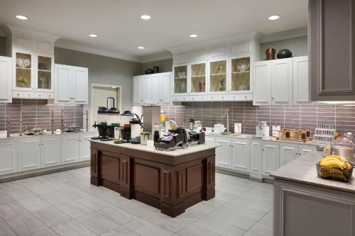 Ételek és italok, Residence Inn by Marriott Savannah Downtown/Historic District near Colonial Park Cemetery