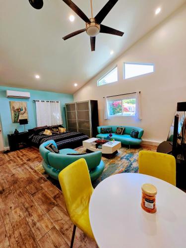 Facilities, Luxury Guesthouse in Tarzana