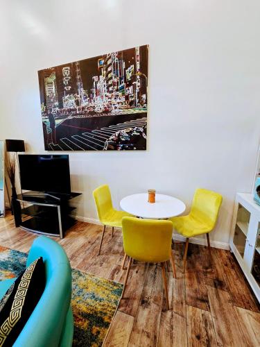 Facilities, Luxury Guesthouse in Tarzana