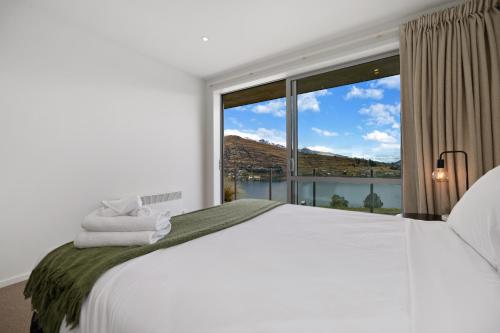 Top of the Lake - Queenstown Holiday Home - image 3