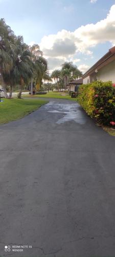 Spanish Style House - Free Parking in Kendall