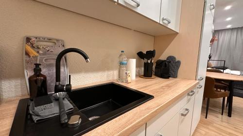 廚房, Bellahomes, Aircondition, private Parking, Netflix, Airport 30 Minuten in 埃爾倫塞