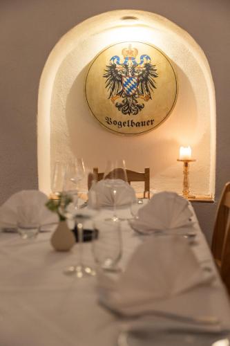 Restaurant, Vogelbauer Einliegerwohnung in Egling