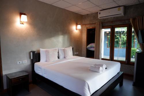 Nok Chan Mee Na Room Type - Deluxe Double Room with Balcony
