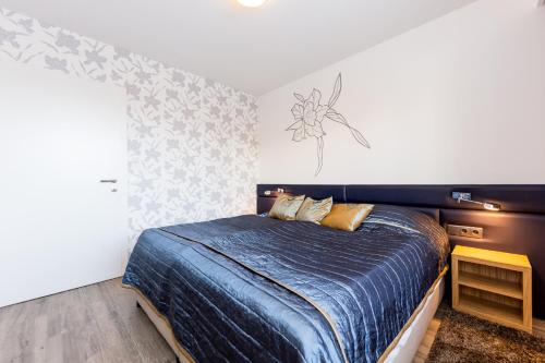 4 bedrooms, 7 beds