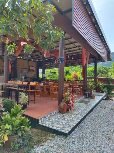 Restaurant, Khao Sok Country Resort in Khao Sok (Suratthani)