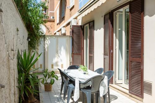 Holiday Homes Rome - Green Apartment S Camillo - near Trastevere, Rome (photo 8)