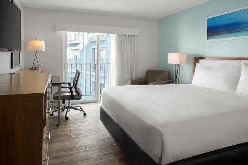 King Room with Island View image 3