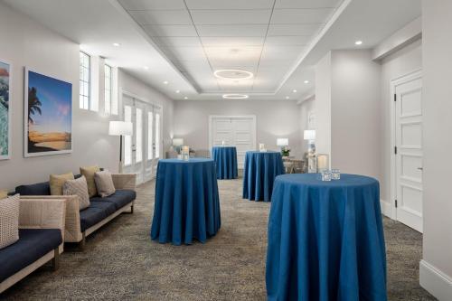 Courtyard by Marriott Nassau Downtown/Junkanoo Beach - image 5