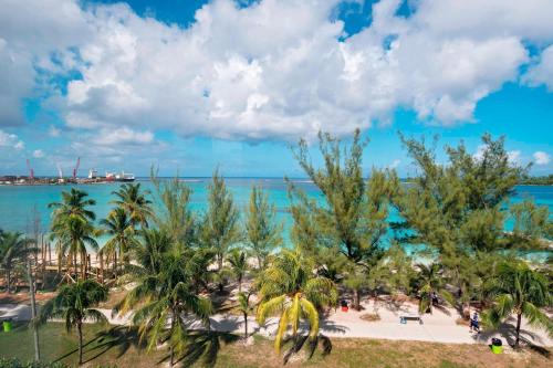 King Room with Island View room in Courtyard by Marriott Nassau Downtown/Junkanoo Beach
