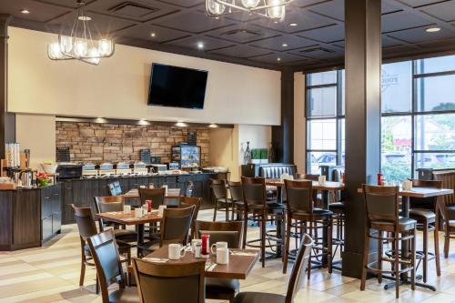 餐飲選擇, 溫哥華機場假日酒店-列治文-洲際酒店集團旗下 (Holiday Inn Vancouver Airport Richmond By IHG) in 列治文