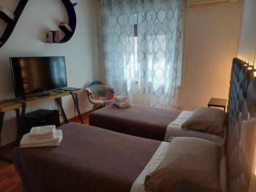 Twin Room image 8