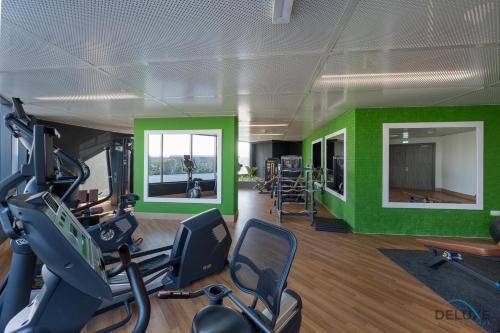 Stylish Studio Apartment in Blue Wave Tower, Dubailand by Deluxe Holiday Homes, Dubai (foto 7)